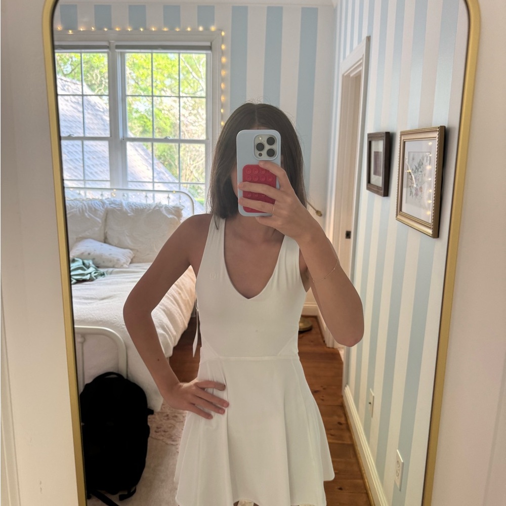 Elegant White Sleeveless Dress